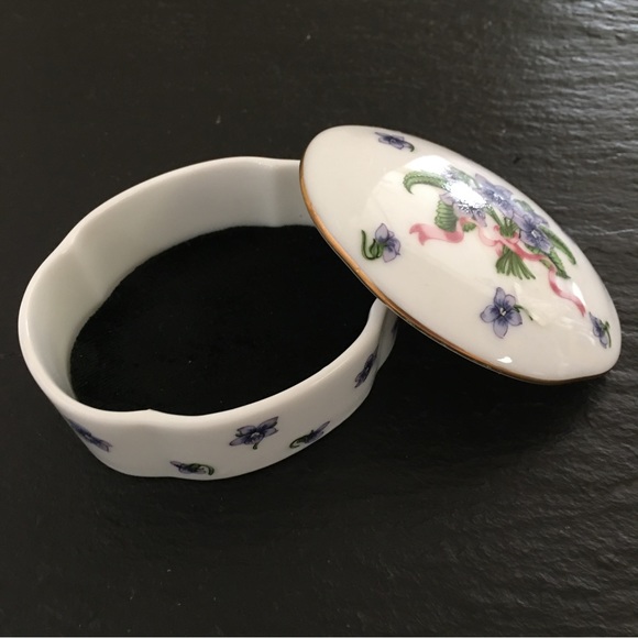 Lenox porcelain treasure box - Picture 3 of 9